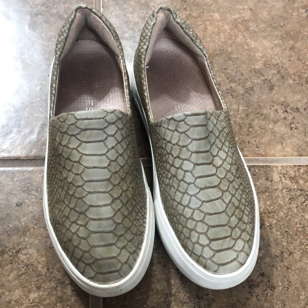 J Slides Slip Ons Size 6 Faux Snake Skin